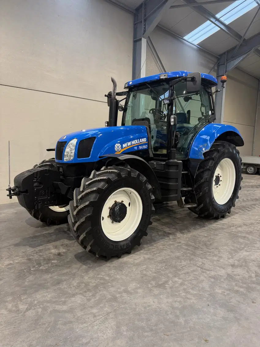 New Holland T6050 – Image 4