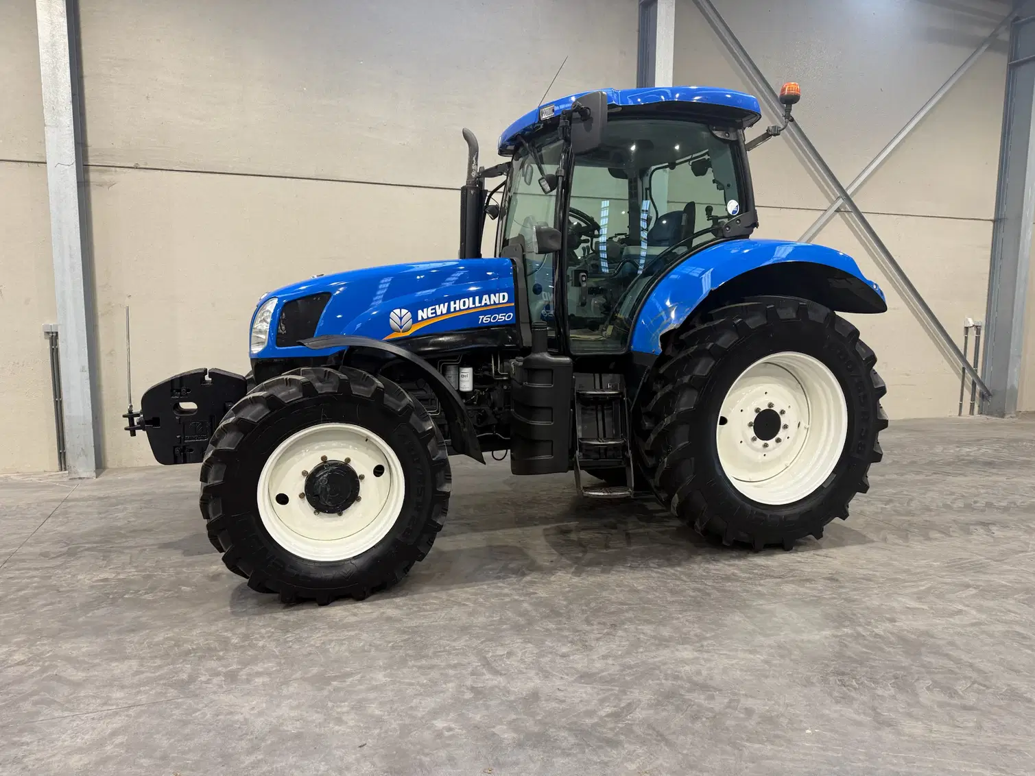 New Holland T6050 – Image 5