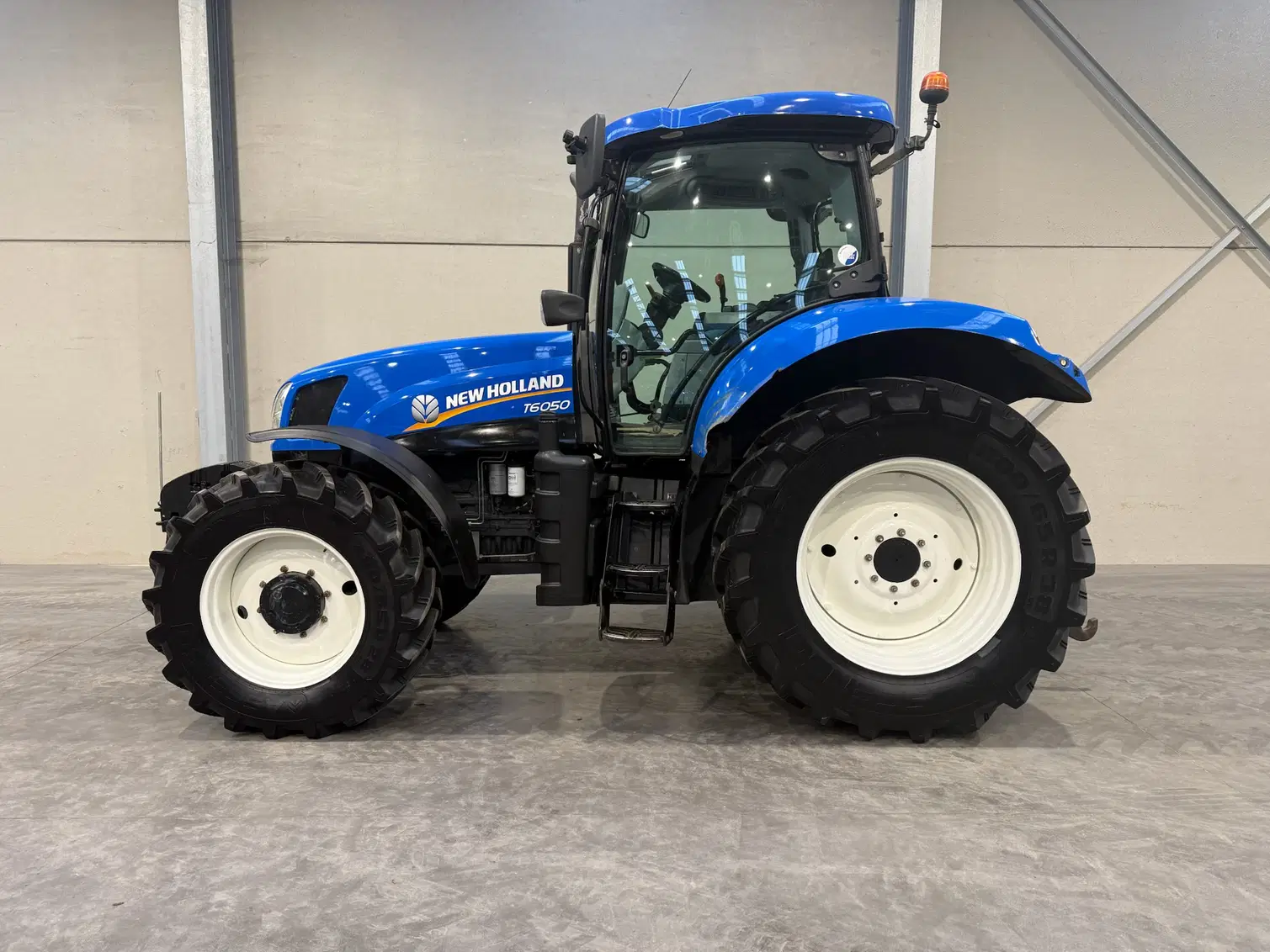 New Holland T6050 – Image 6
