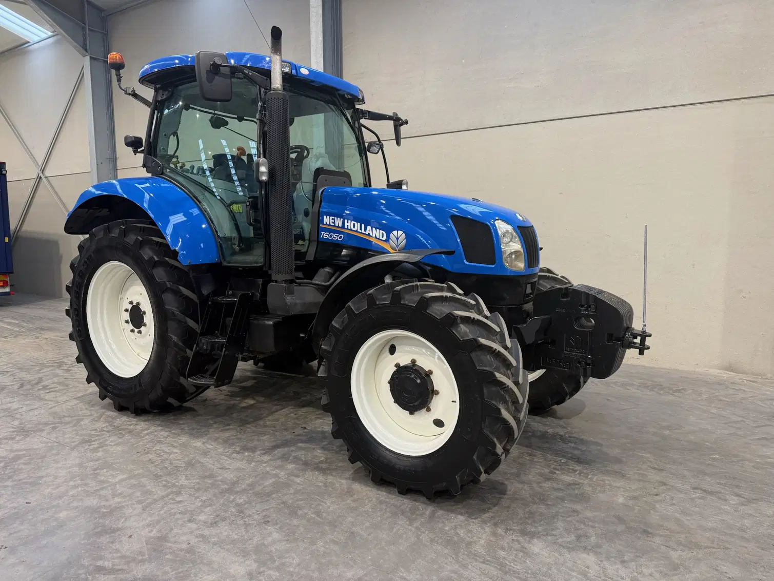 New Holland T6050 – Image 18