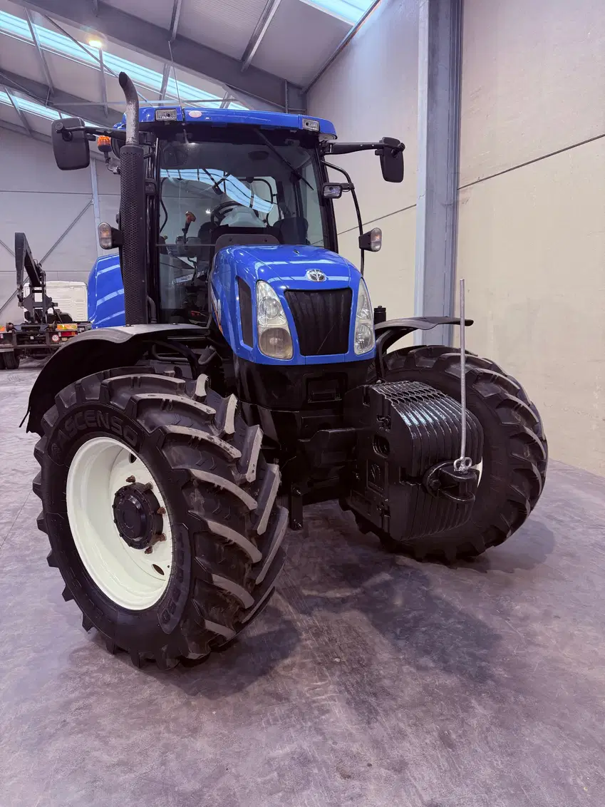 New Holland T6050 – Image 26