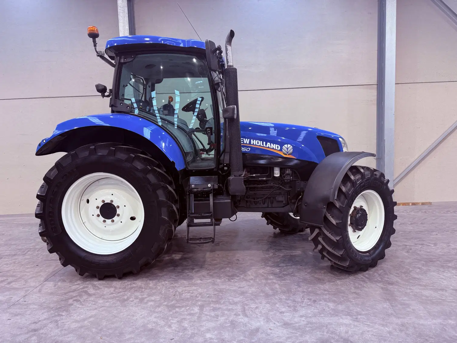 New Holland T6050 – Image 29