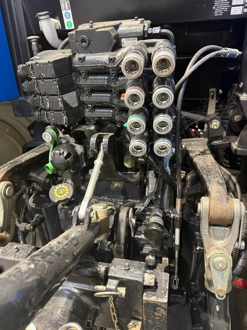 New Holland T6050 – Image 8