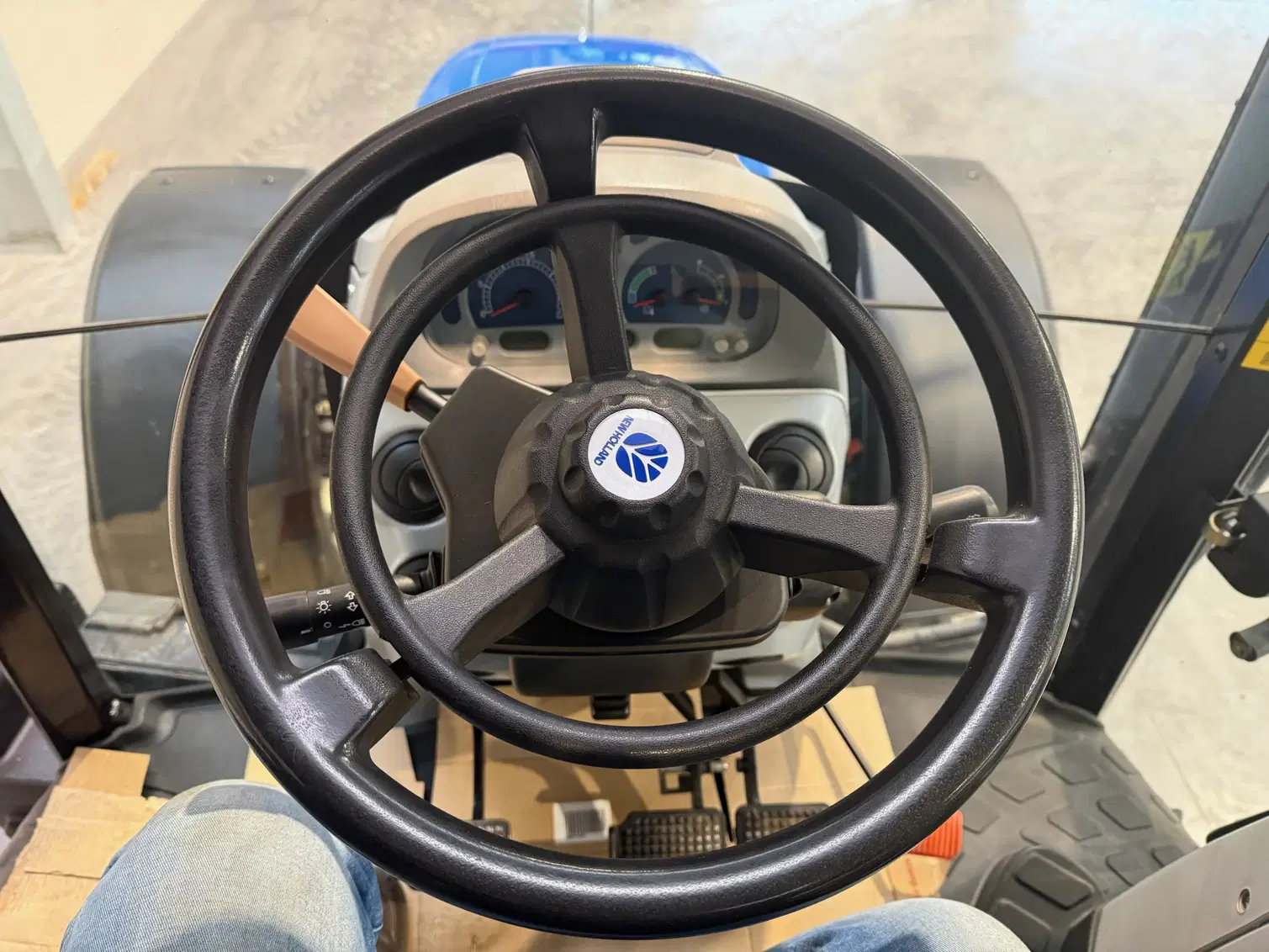 New Holland T6050 – Image 24