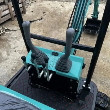 Mini-pelle HT10C Engin Neuf / Matériel Neuf – Image 6
